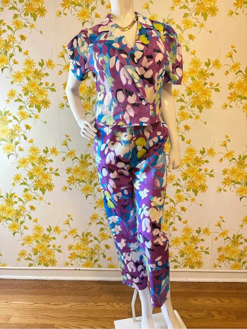 NWT Purple Floral Two-Piece Pantsuit with Blue & Green Accents size M - Picture 7 of 16
